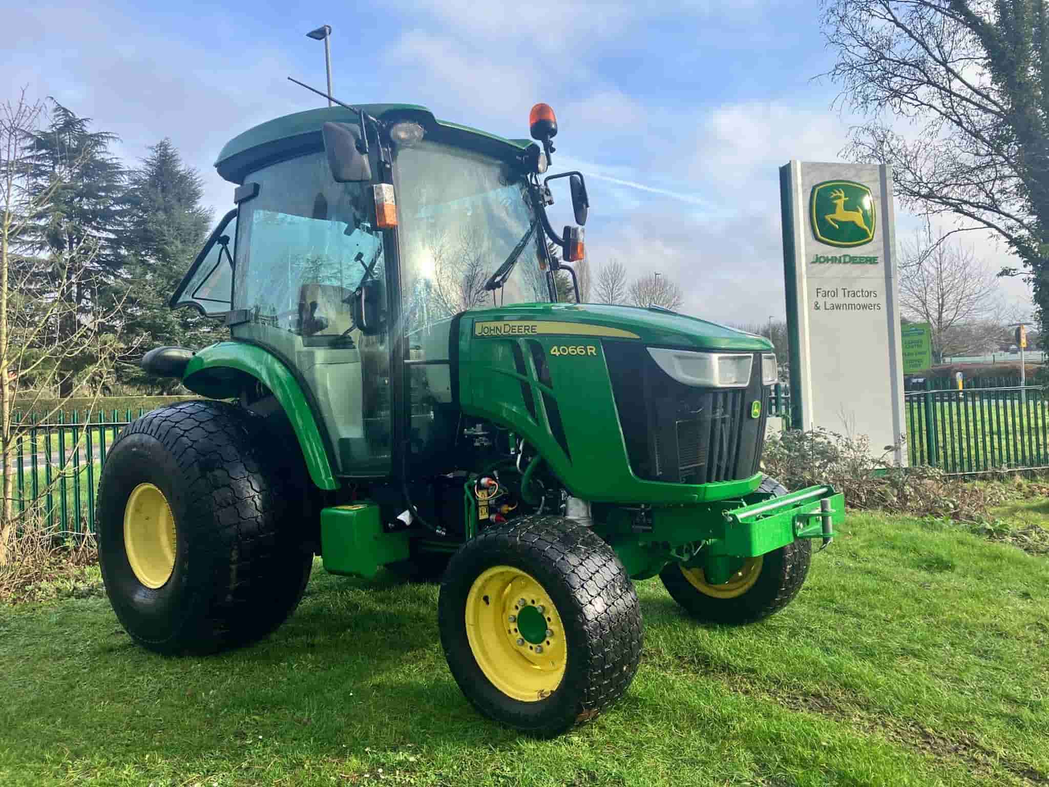 John Deere 4066R
