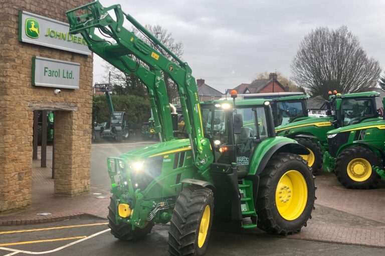 John Deere 6M220 + 663R Loader