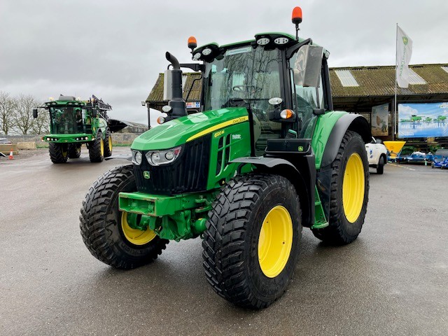John Deere 6120M
