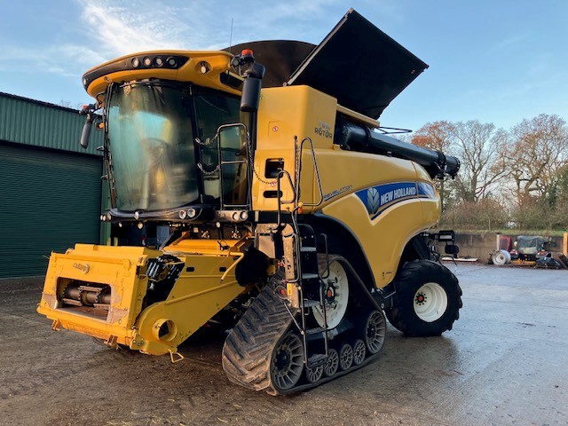 New Holland CR9.90