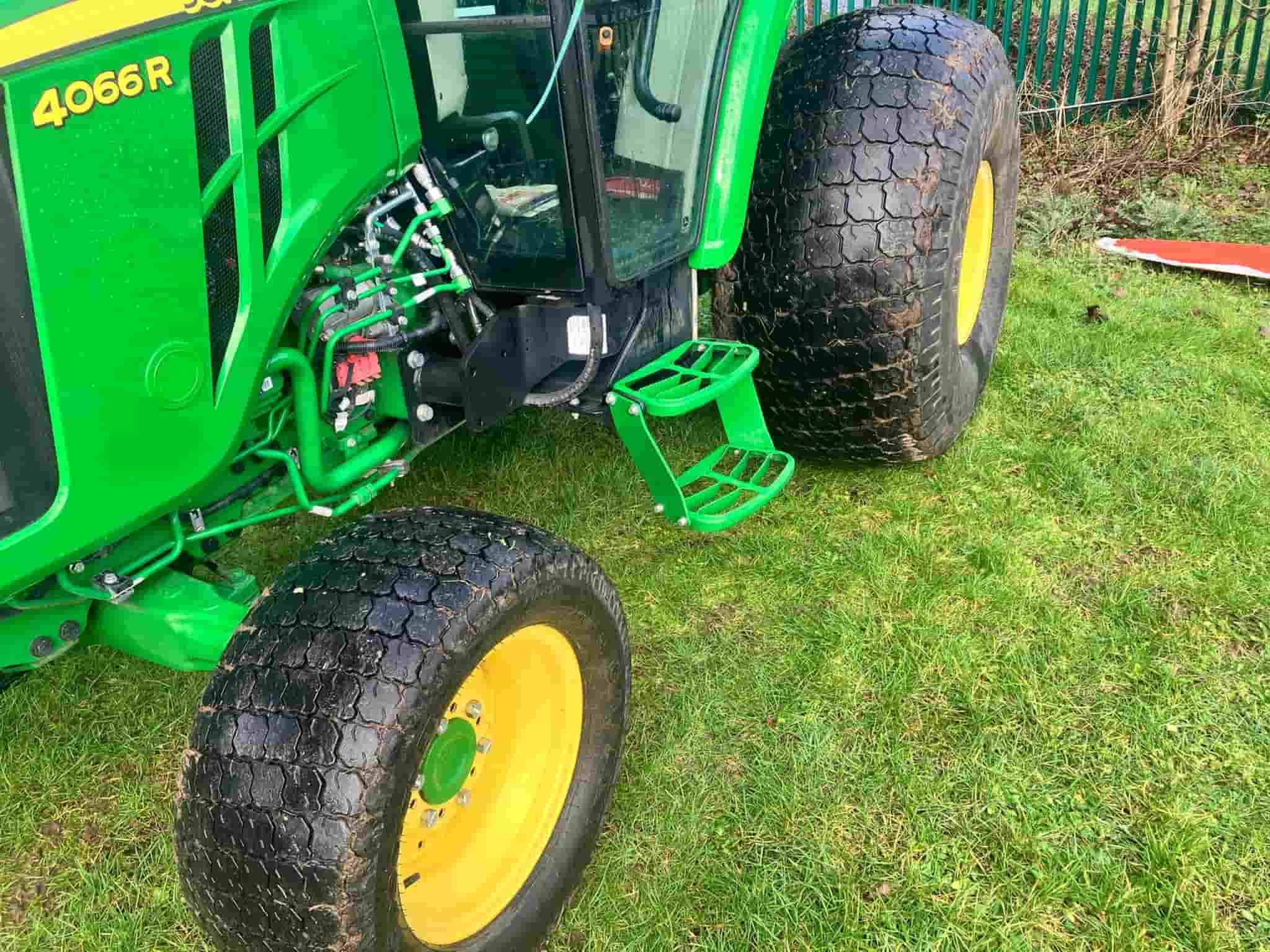 John Deere 4066R