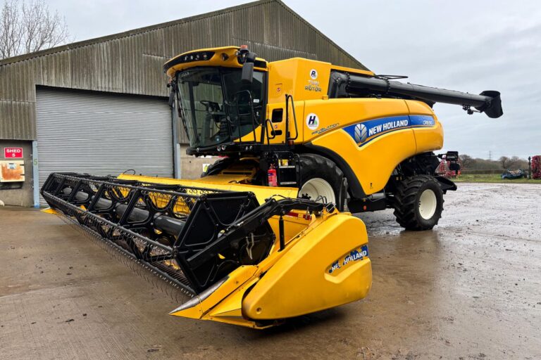 New Holland CR8.90