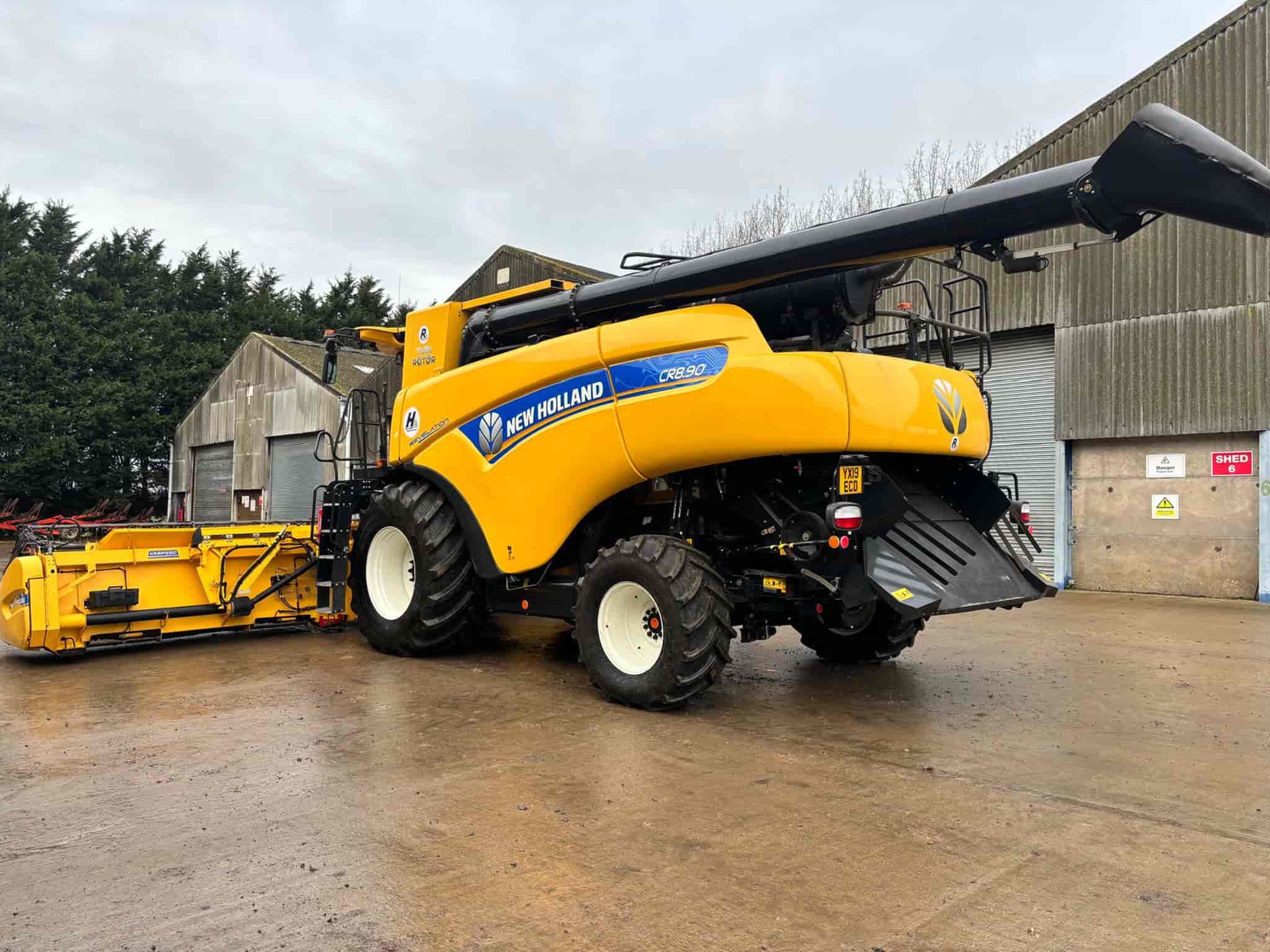 New Holland CR8.90
