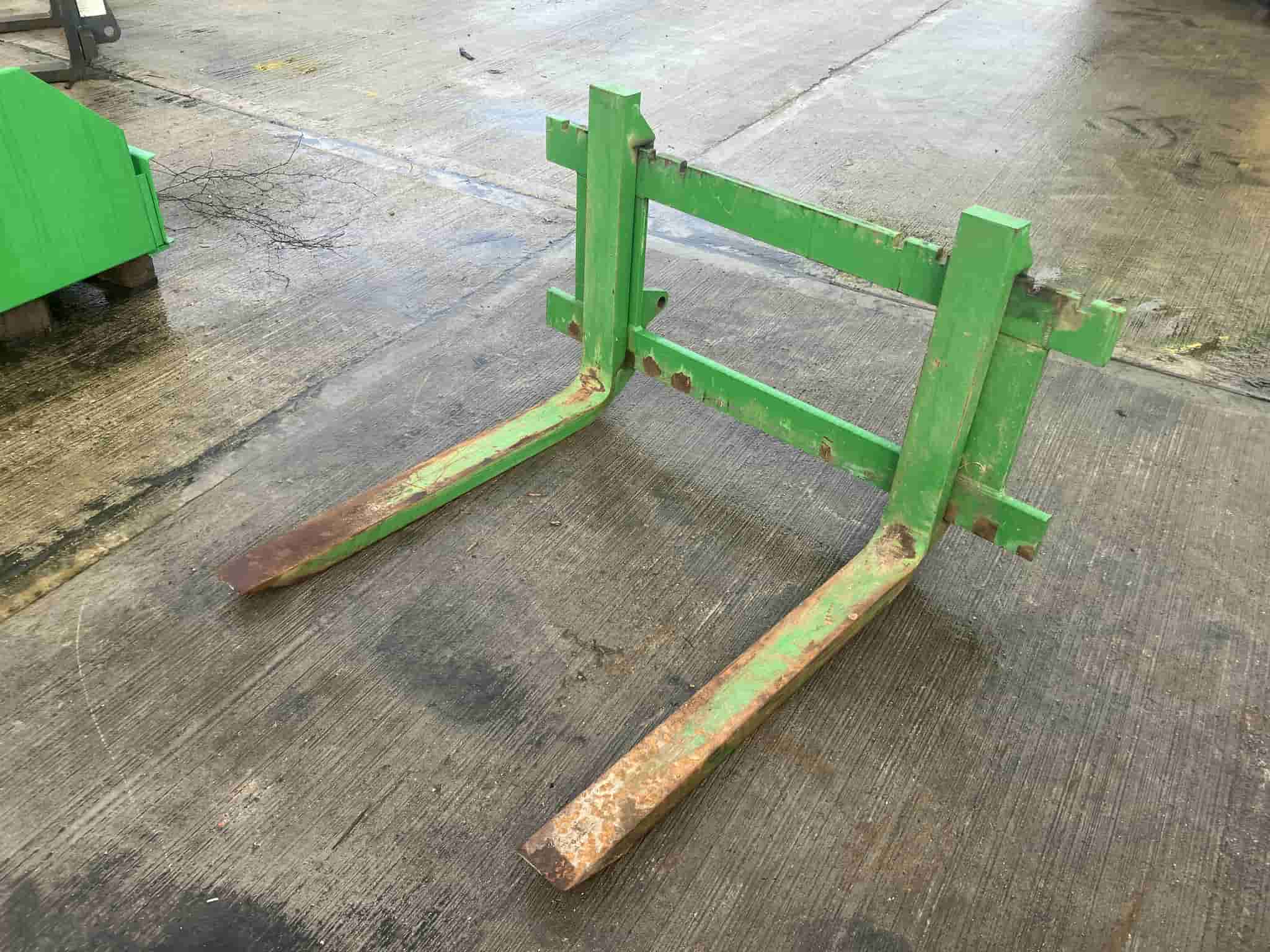 John Deere Pallet Forks