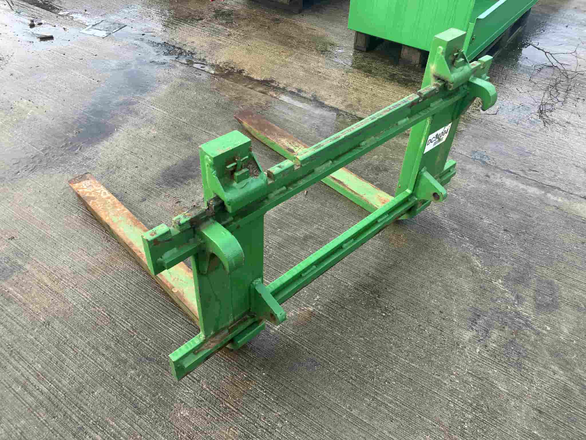 John Deere Pallet Forks