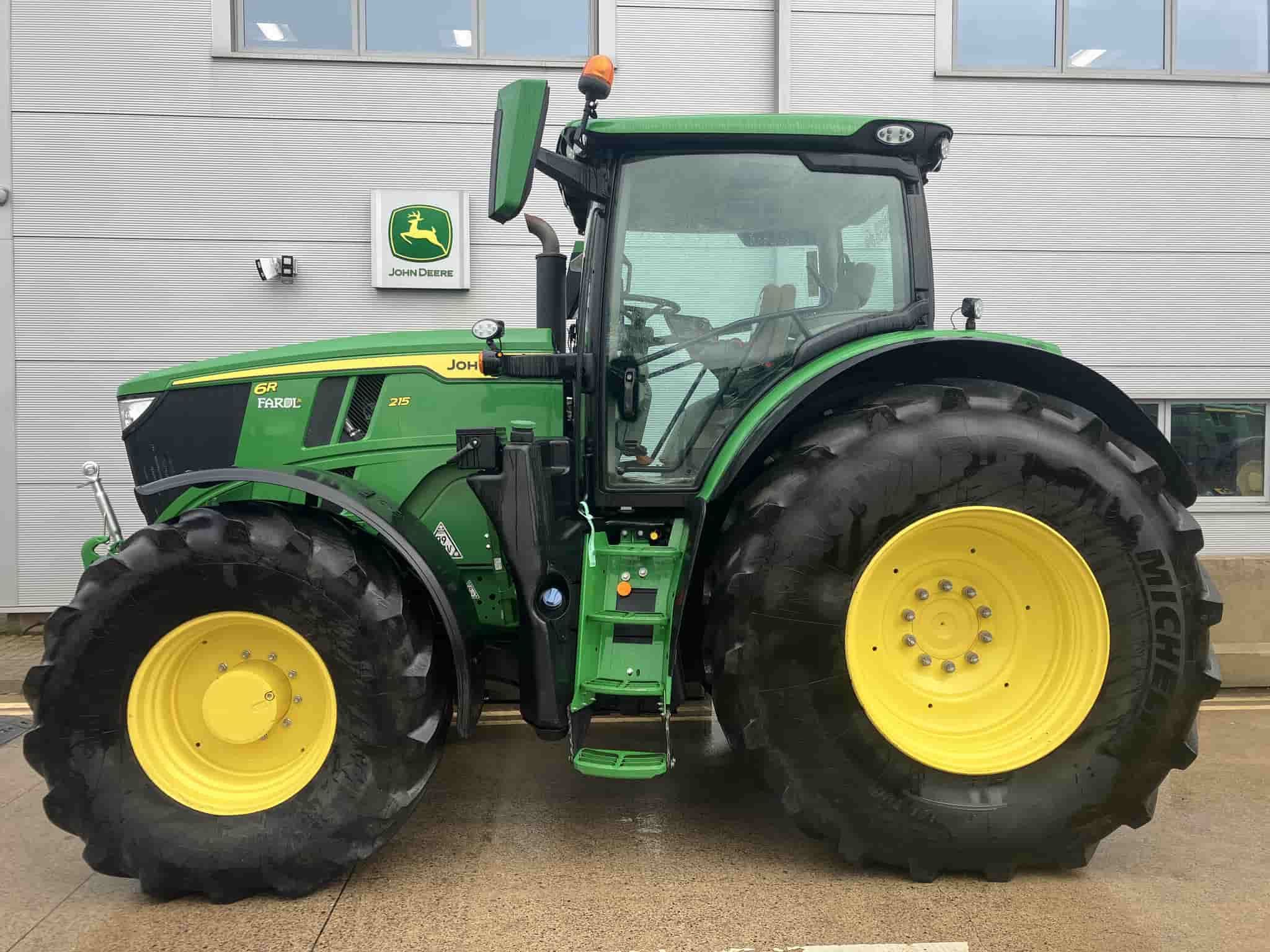 John Deere 6R 215