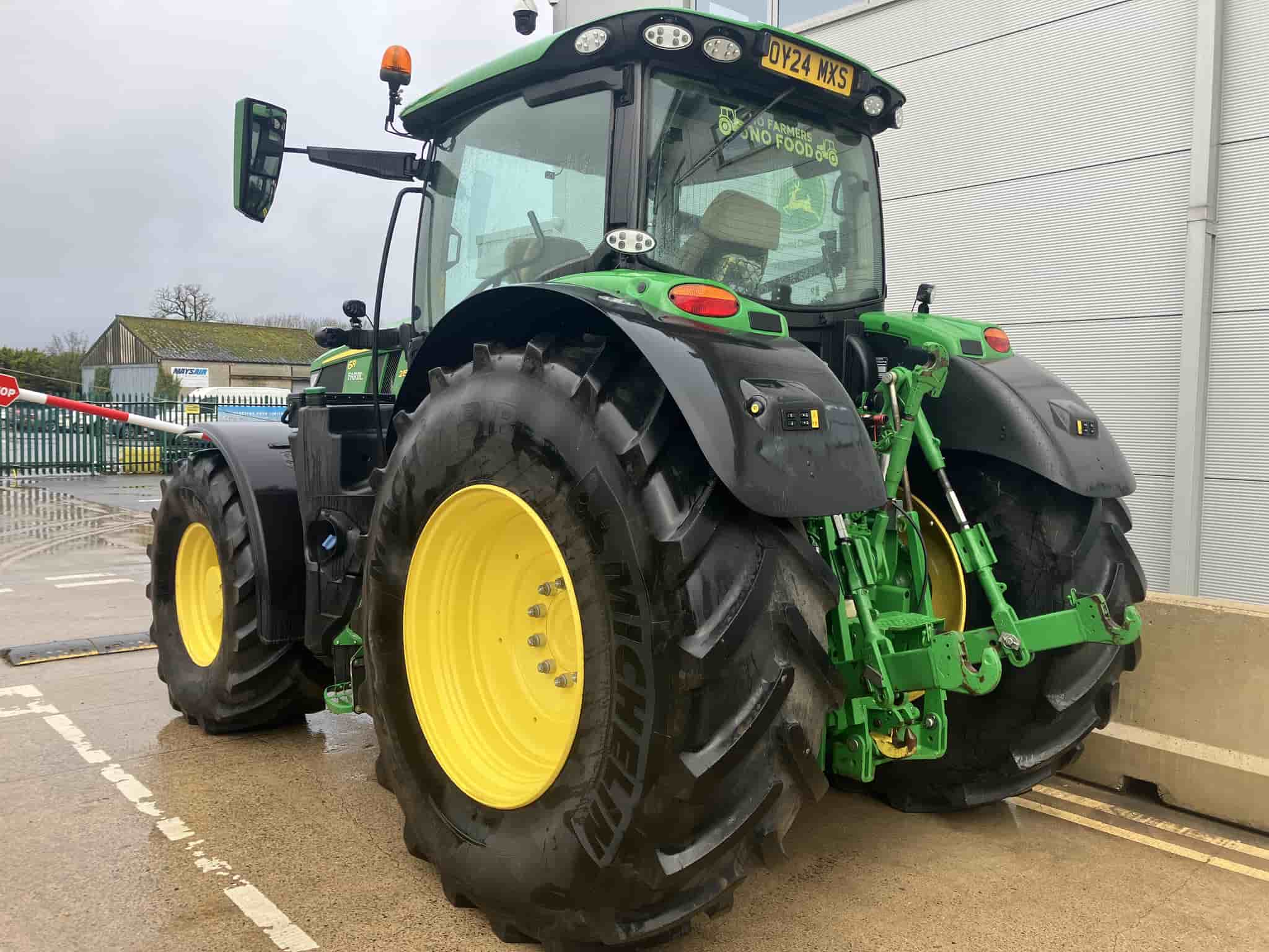 John Deere 6R 215