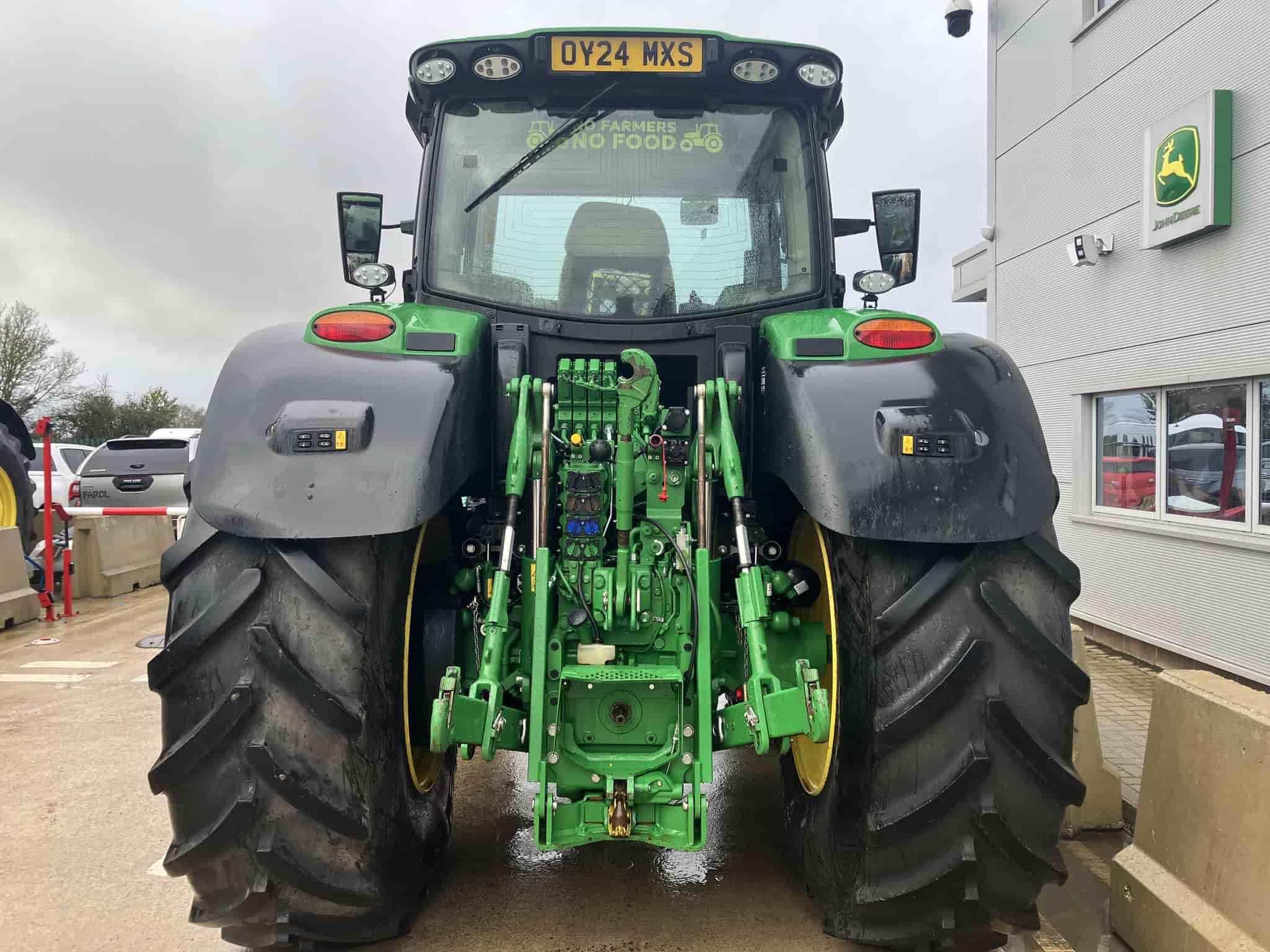 John Deere 6R 215