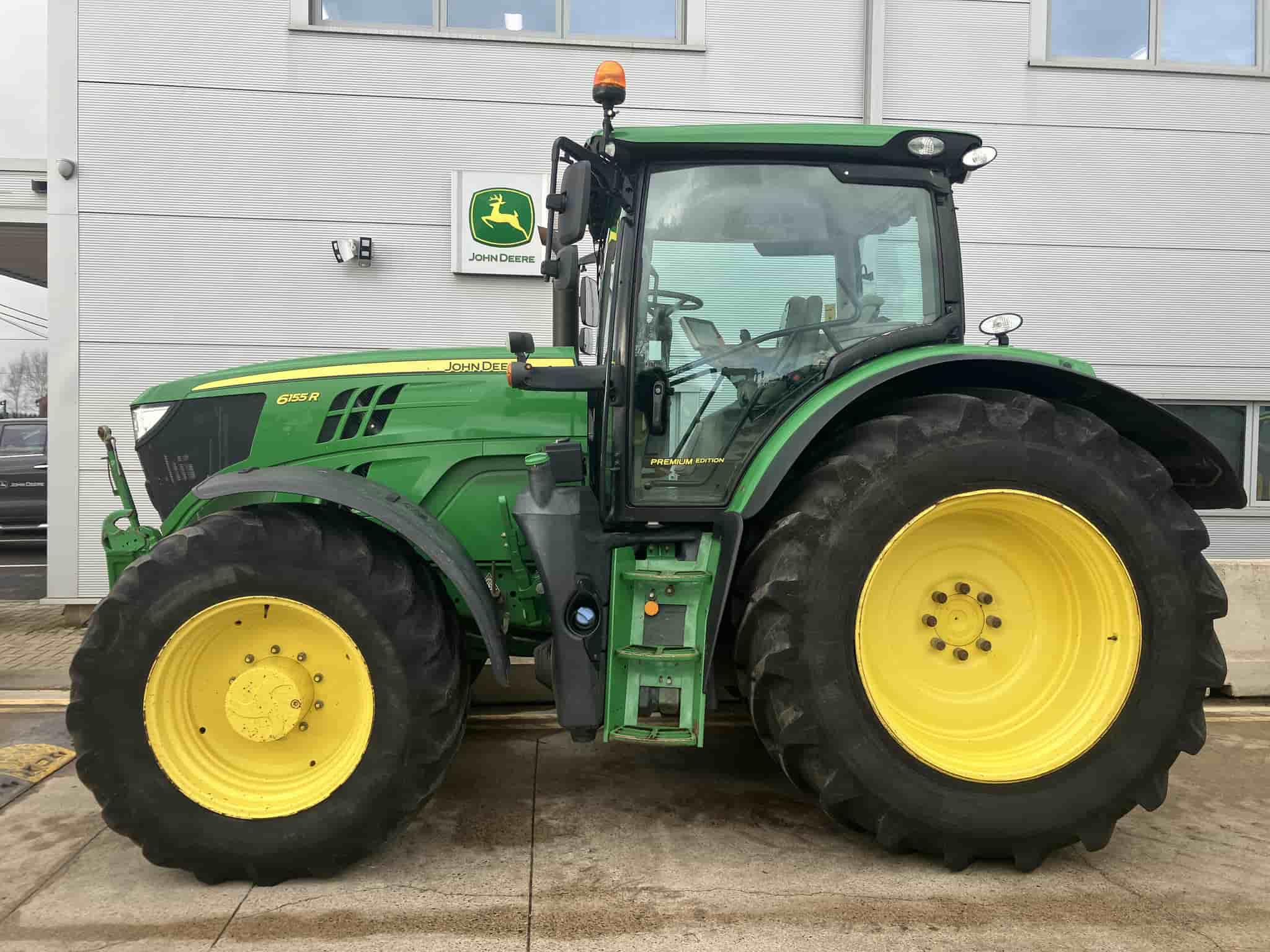 John Deere 6R 215