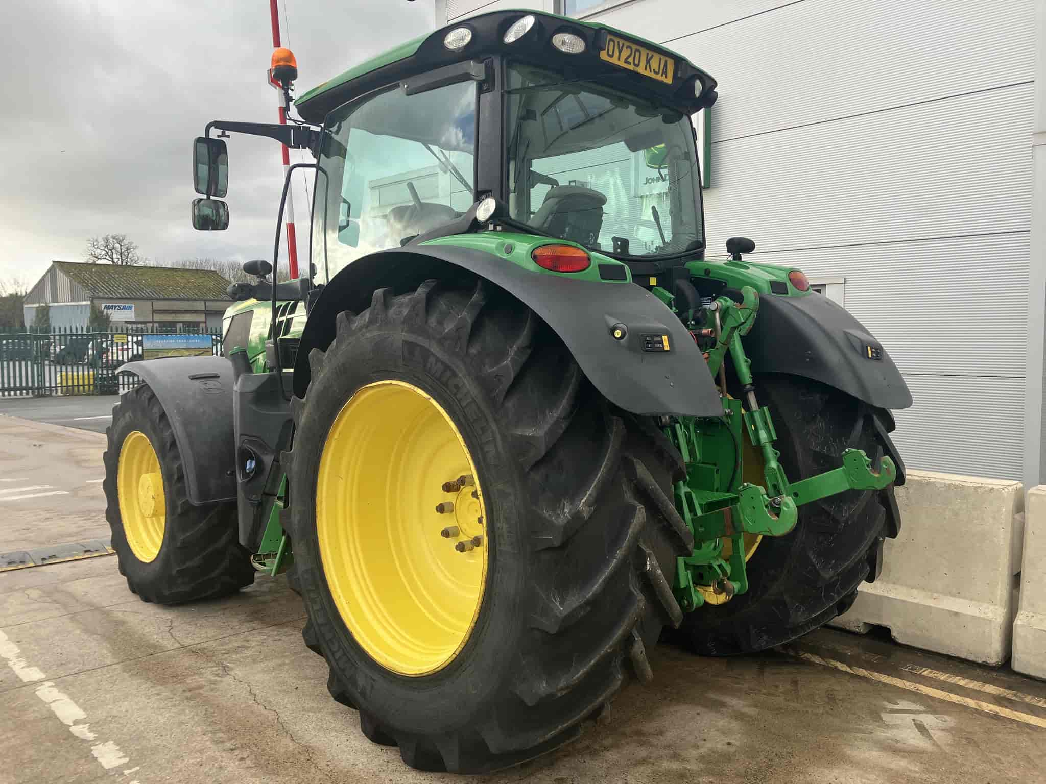 John Deere 6R 215