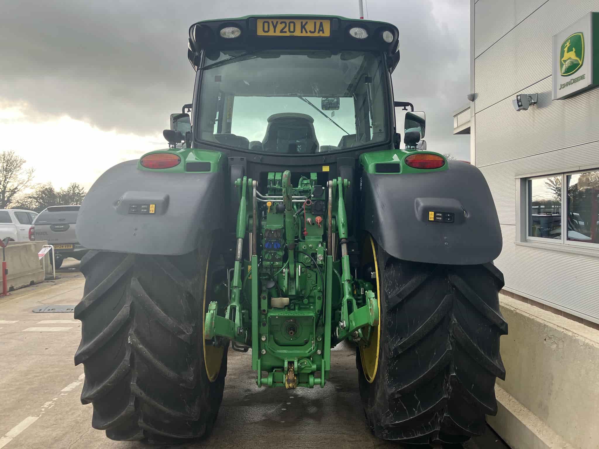 John Deere 6R 215