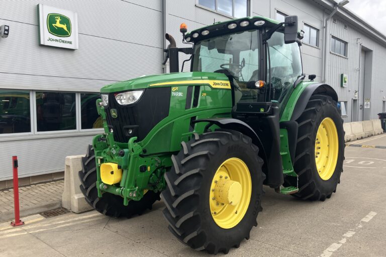 John Deere 6R 215