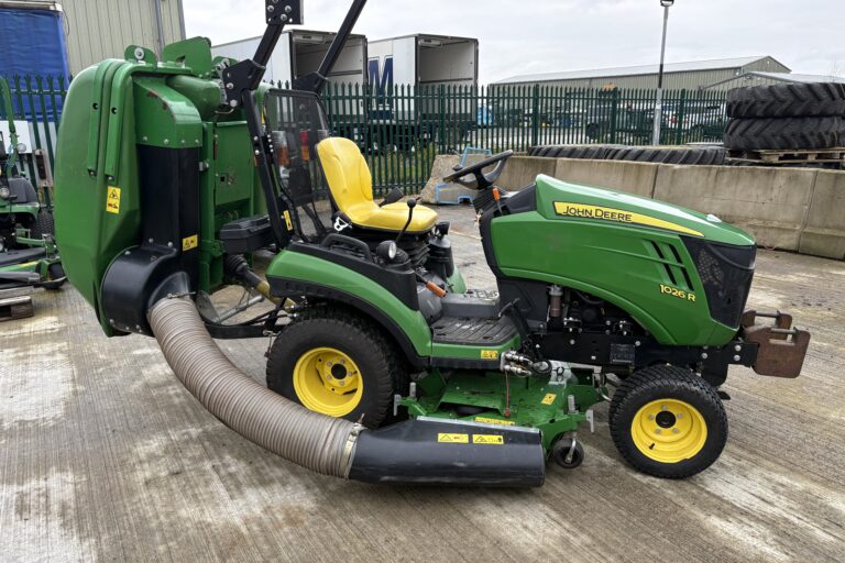 John Deere 1026R Sub Compact Tractor