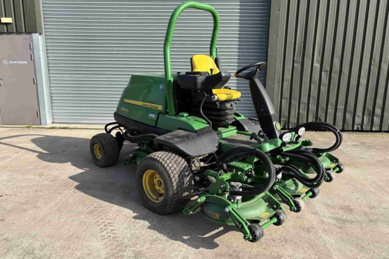 John Deere 8800A Semi Rough Mower