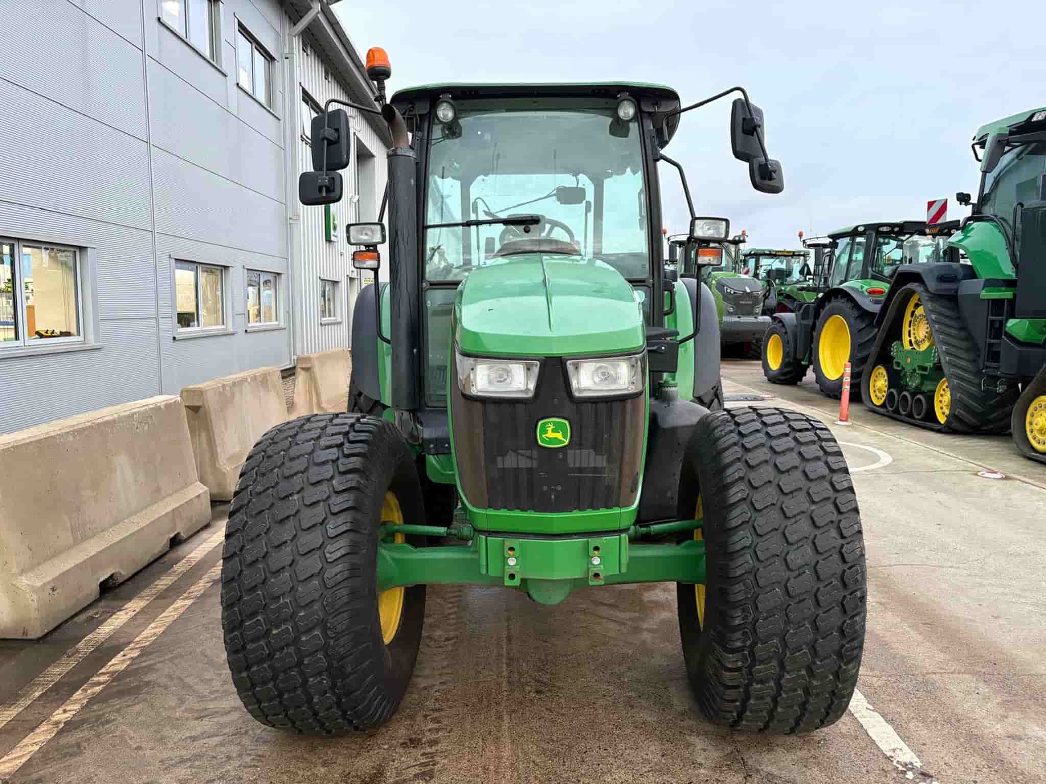 John Deere 5090M