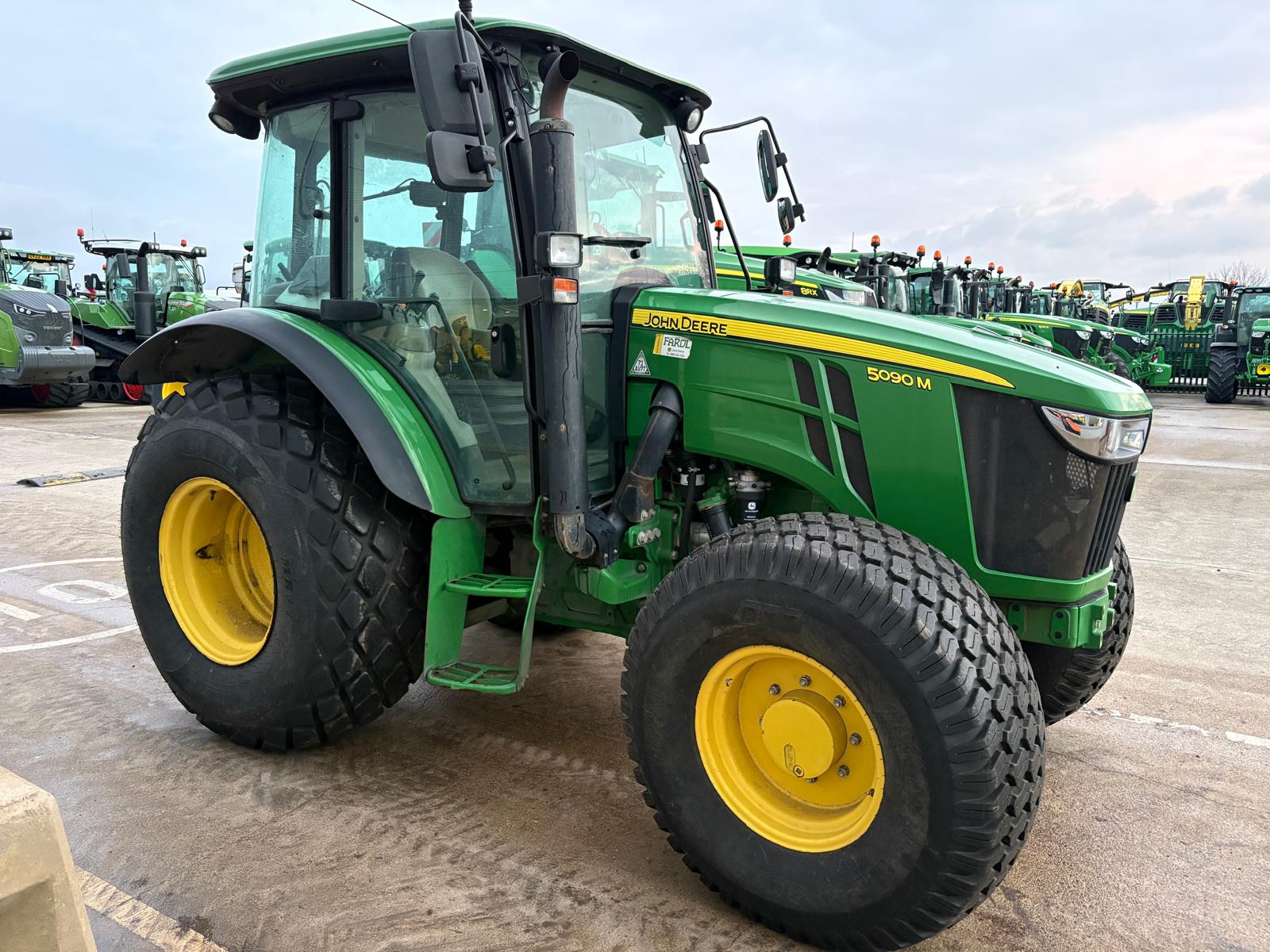 John Deere 5090M