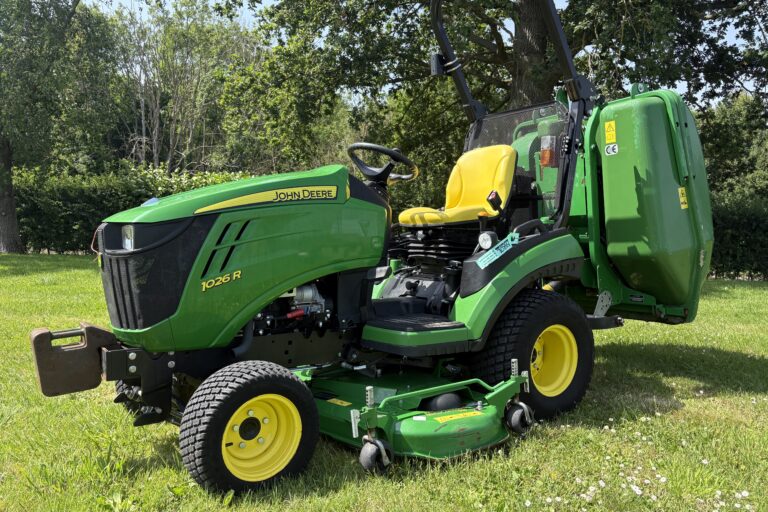 John Deere 1026R Sub Compact Tractor