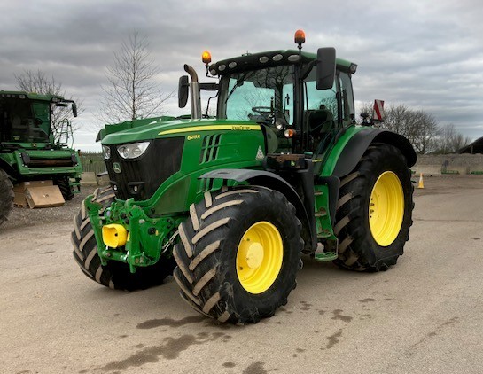 John Deere 6215R