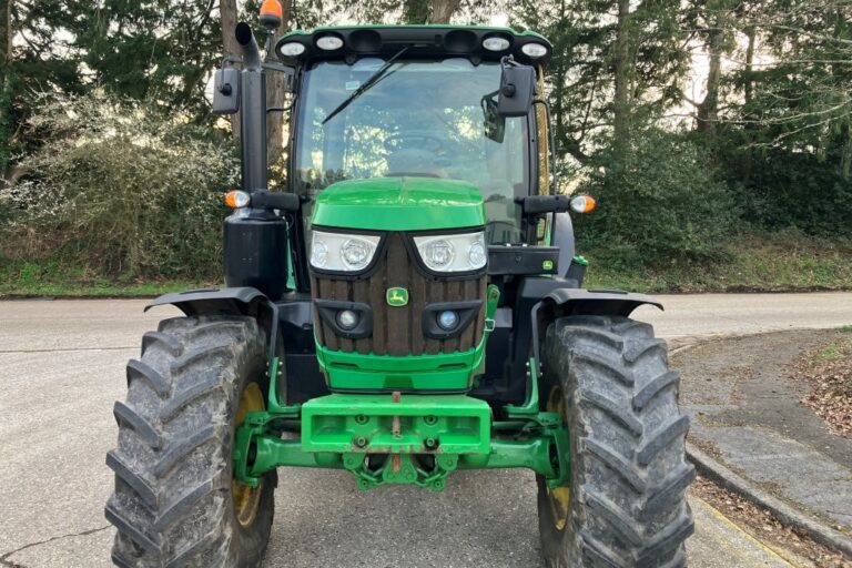 John Deere 6120R
