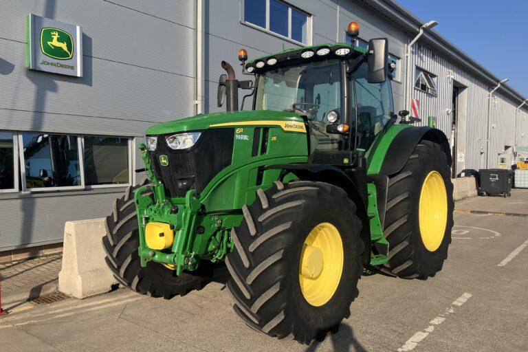 John Deere 6R 215