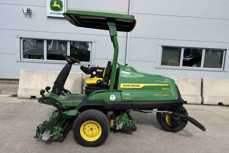 John Deere 7200A Triple Mower