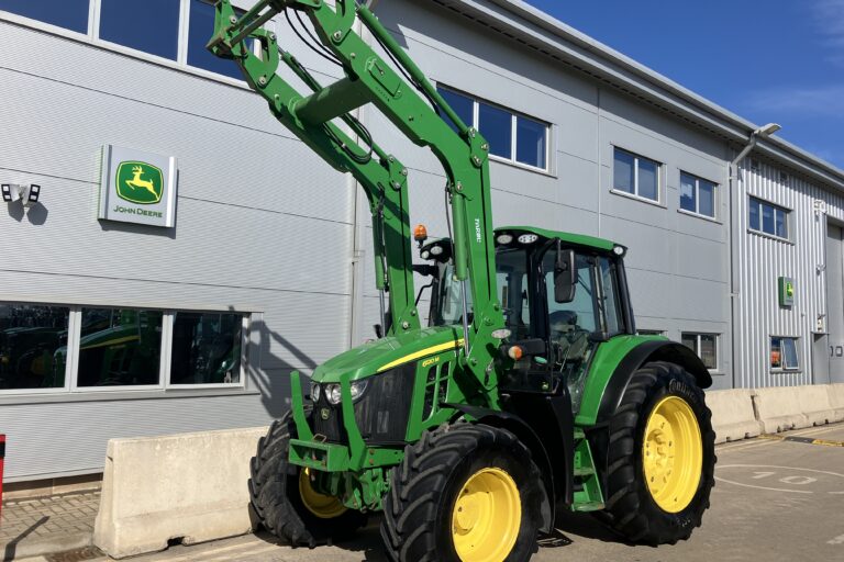 John Deere 6120M + 623M Loader