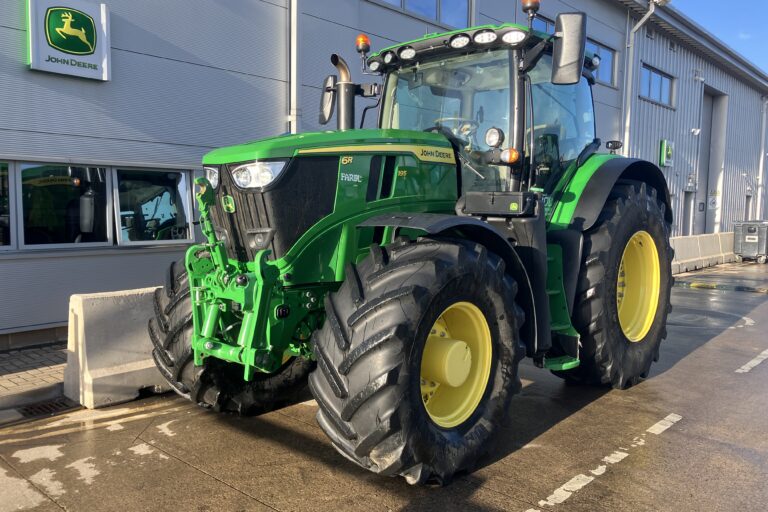John Deere 6R 195