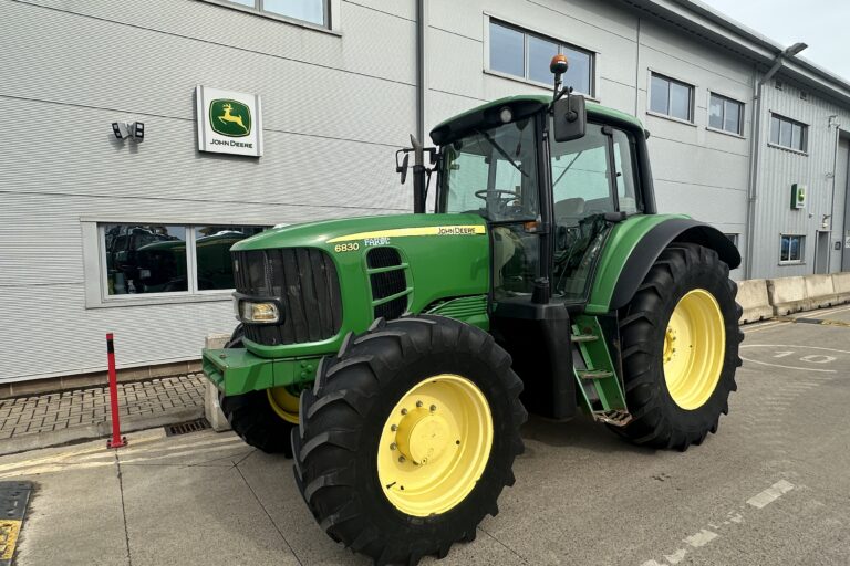 John Deere 6830