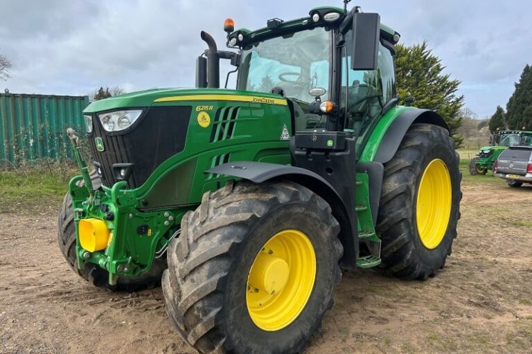 John Deere 6215R