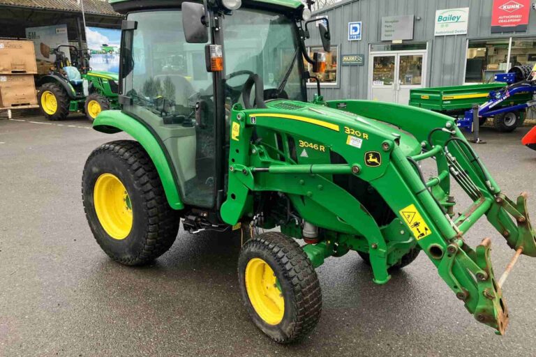 John Deere 3046R Compact Tractor with Loader