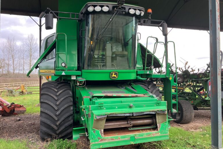 John Deere C670