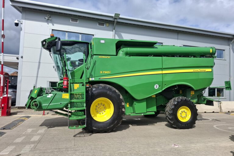 John Deere S790i HillMaster