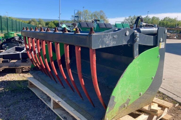 AVANT XL 1600MM GRAPPLE BUCKET