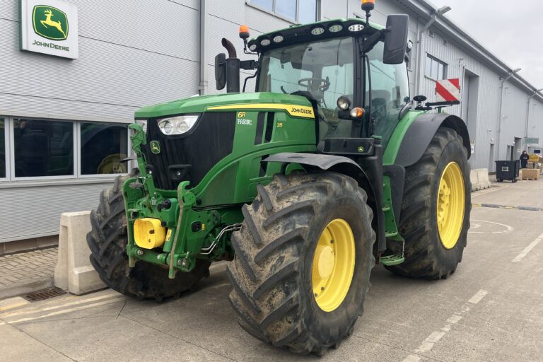 John Deere 6R 215