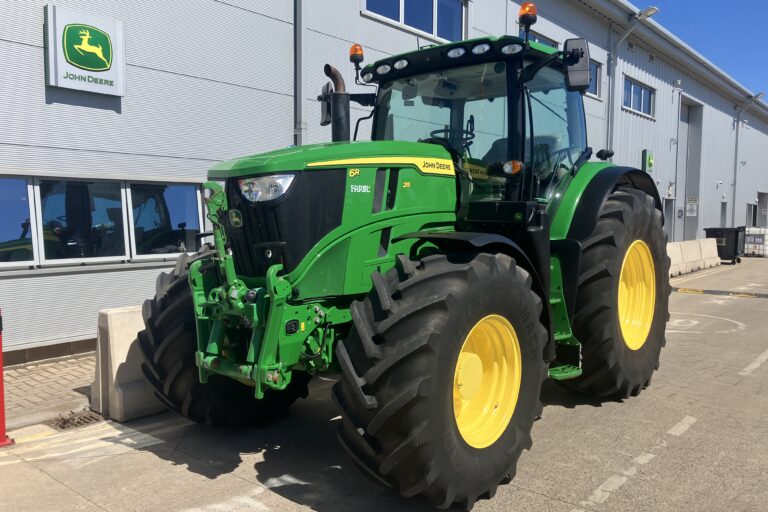 John Deere 6R 215