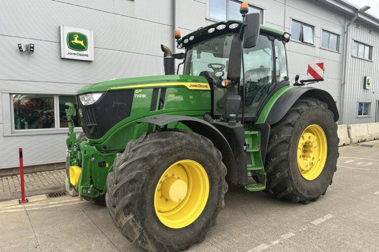 John Deere 6R 250