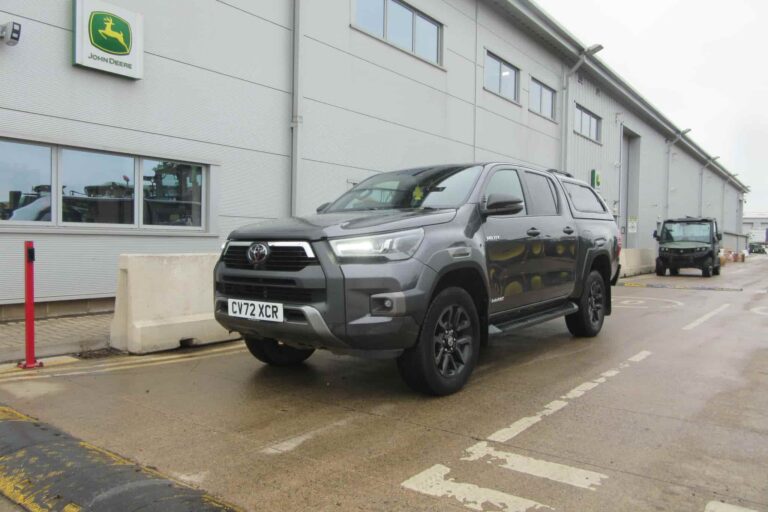 TOYOTA HILUX INVINCIBLE X