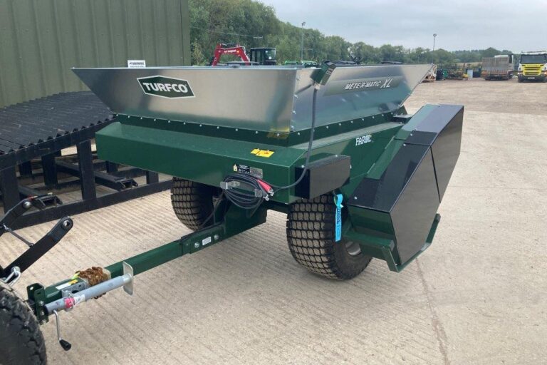 Turfco METE-R-MATIC XL Top Dresser