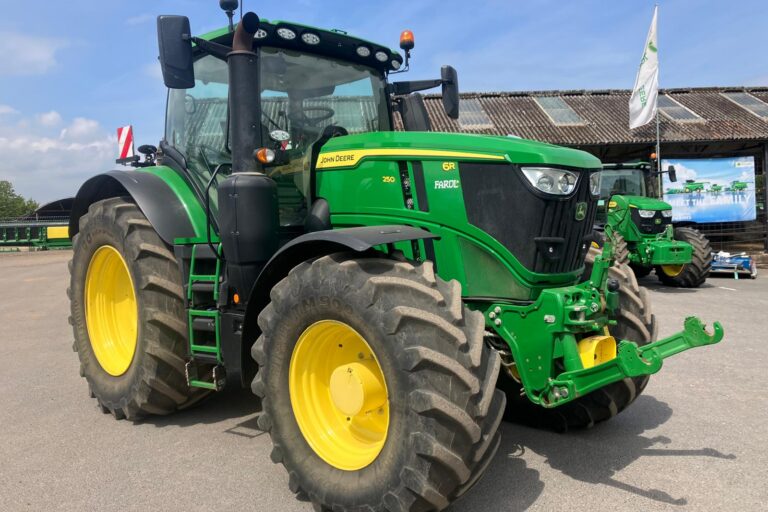 John Deere 6R 250