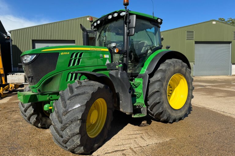John Deere 6215R