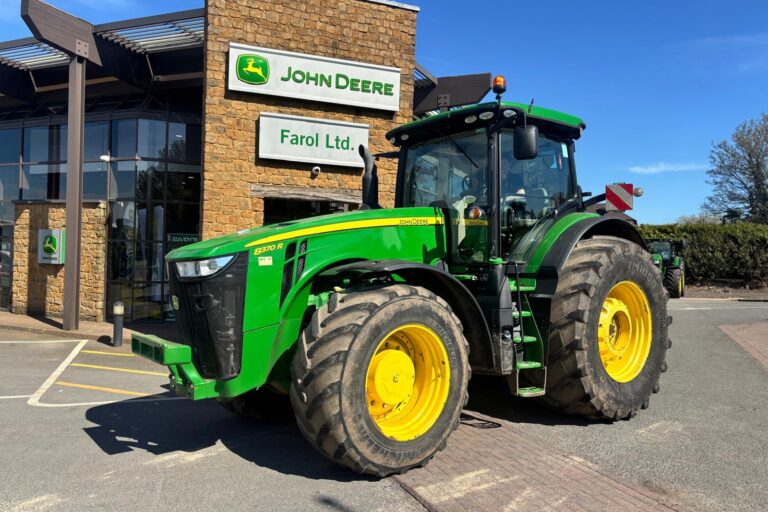 John Deere 8370R