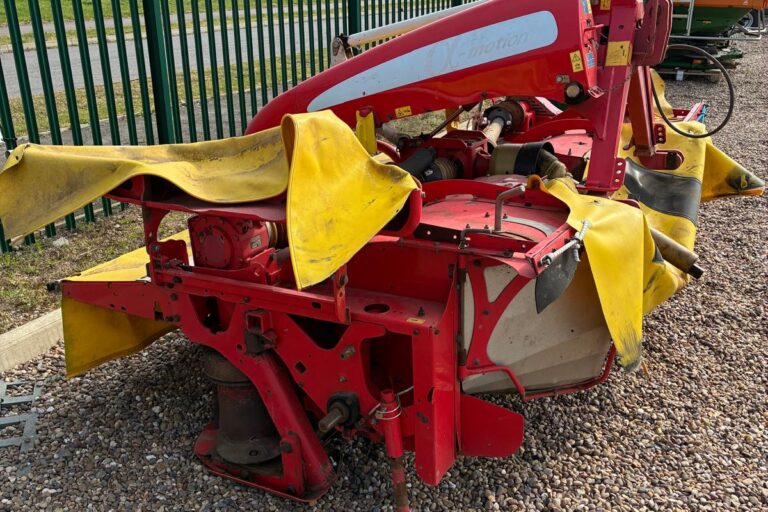Pottinger Novacat X8 Tripple/ Butterfly Mower Conditioners