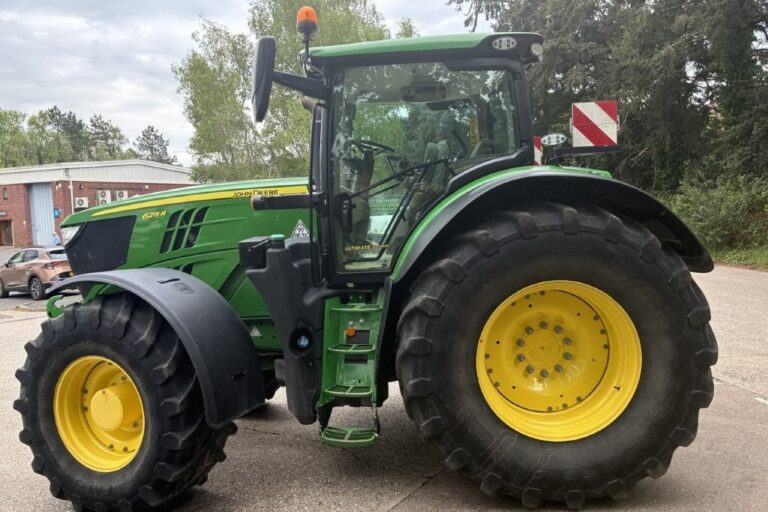 John Deere 6215R