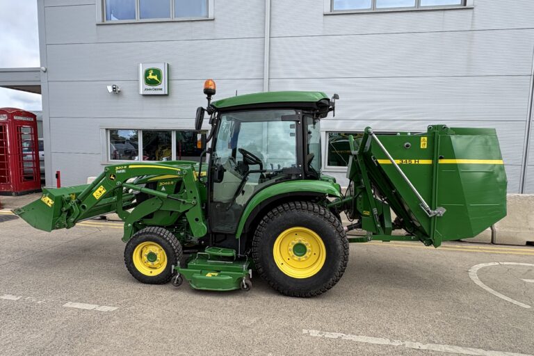John Deere 3046R Compact Tractor Bundle