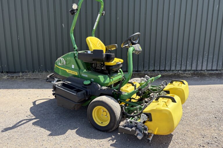 John Deere 2750E Triple Mower