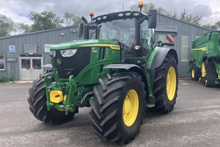 John Deere 6R 215