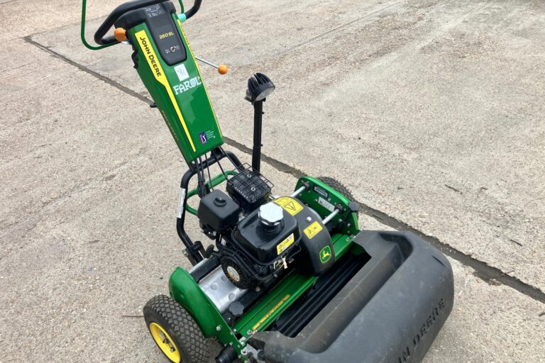 JOhn Deere 260SL Pedestrian Tees Mowers