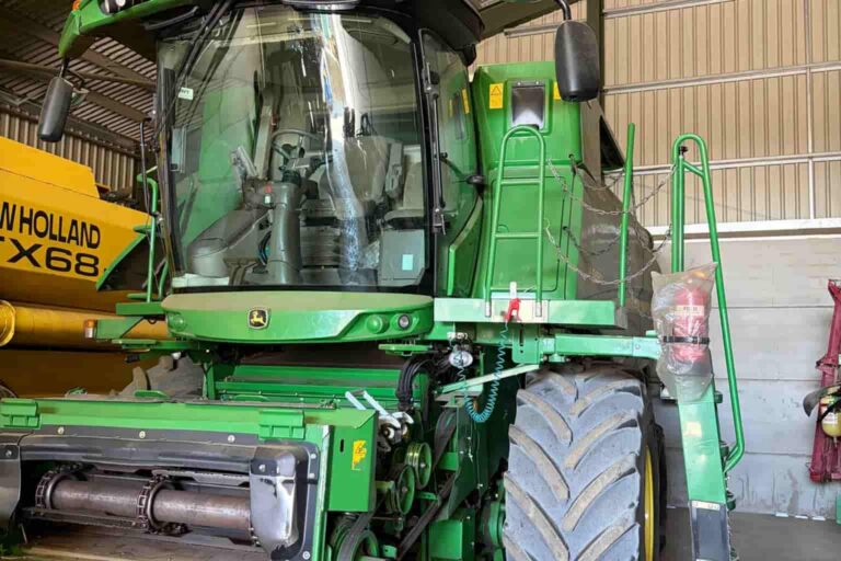 John Deere S690