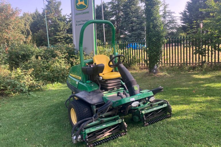 John Deere 7200A Triple Mower