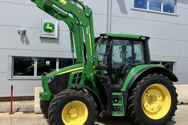 John Deere 6120M + 623M Loader